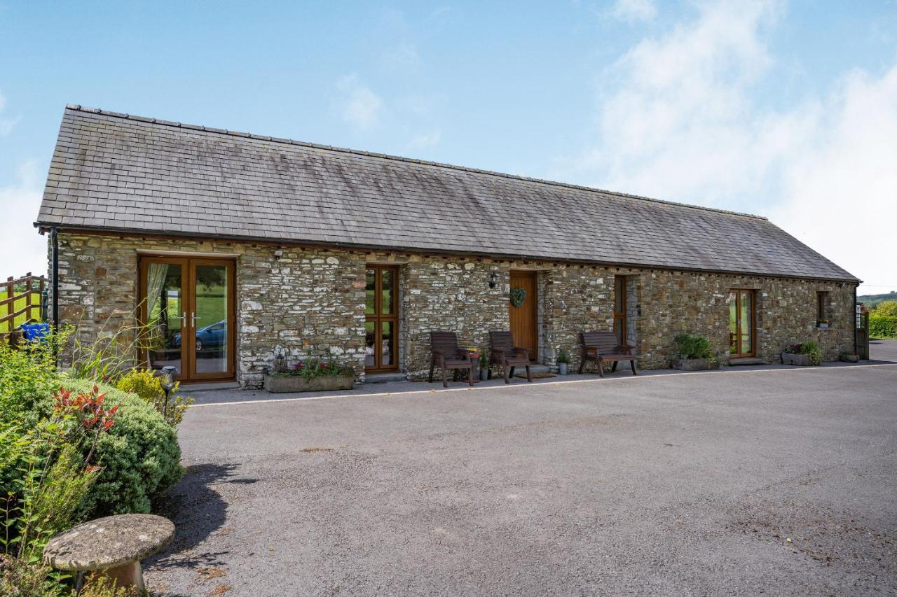 Ysgubor Hir Villa Llanedy Kültér fotó